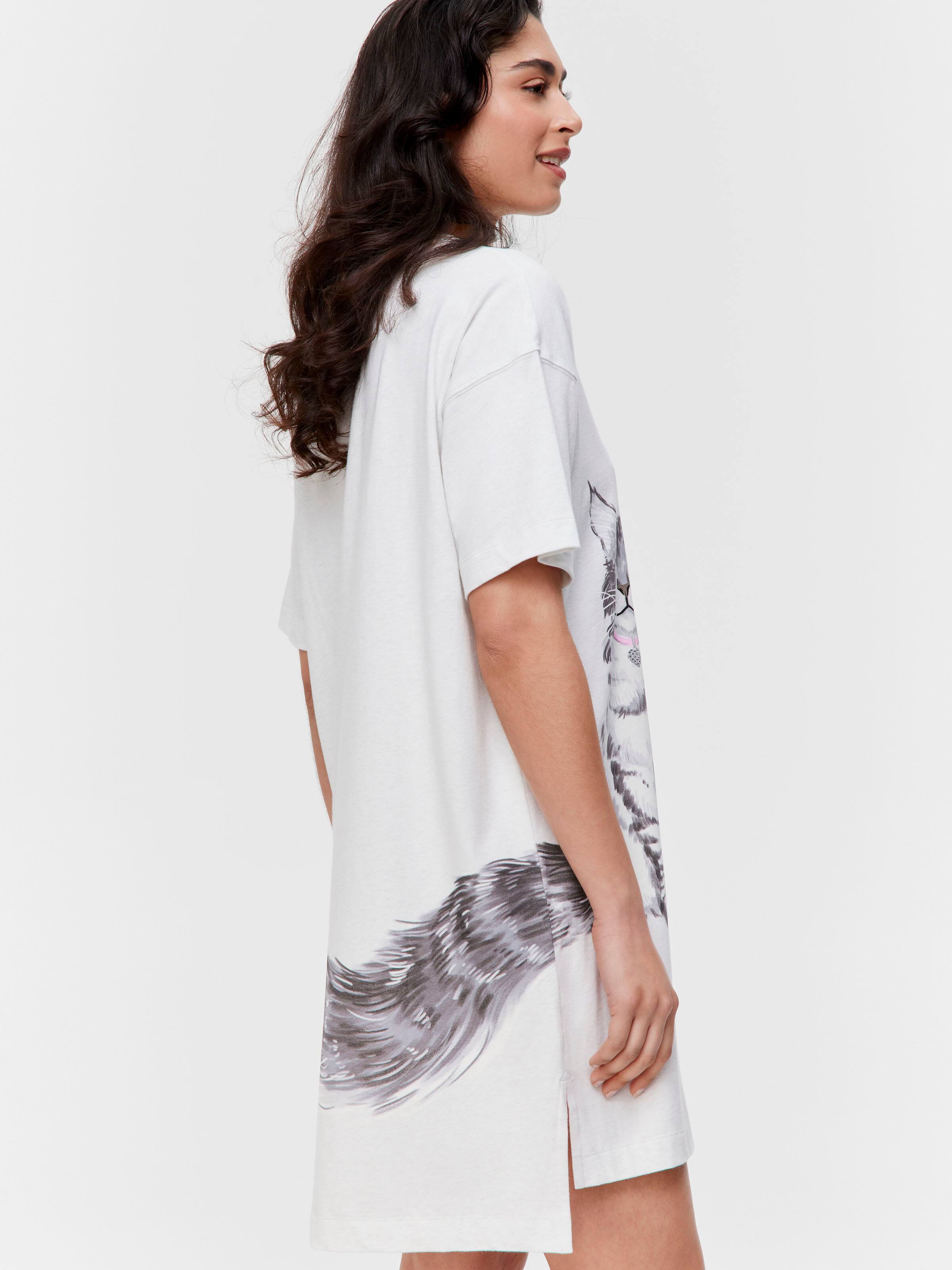 Maine Coon Cat Split Hem Sleep Tee